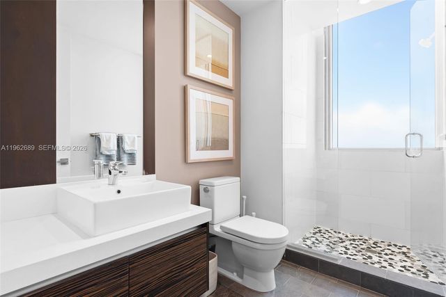 1100 Biscayne Blvd 5706, Miami, FL 33132