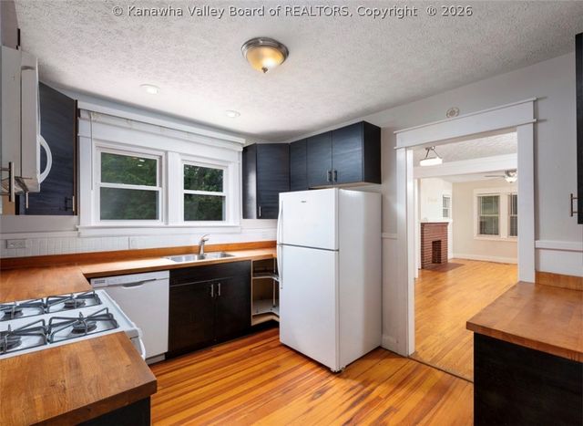 1814 Beechwood Drive, South Charleston, WV 25303