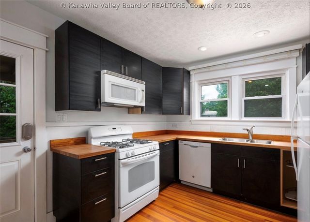 1814 Beechwood Drive, South Charleston, WV 25303