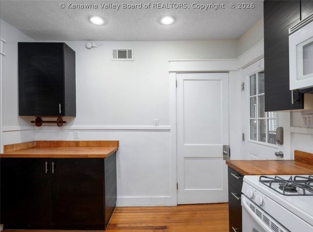 1814 Beechwood Drive, South Charleston, WV 25303