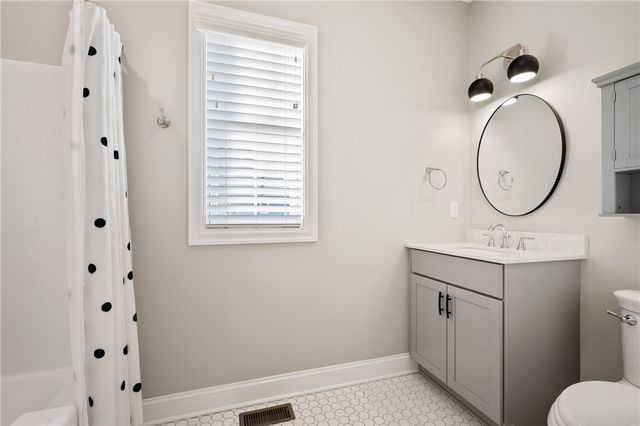 17 Carolina Ave, Oakmont, PA 15139