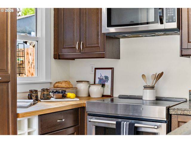 8116 N HARTMAN St, Portland, OR 97203