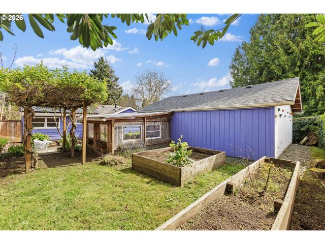 8116 N HARTMAN St, Portland, OR 97203