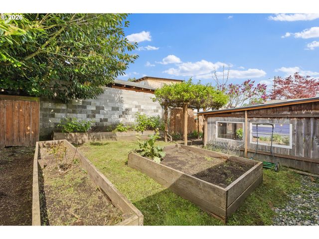 8116 N HARTMAN St, Portland, OR 97203