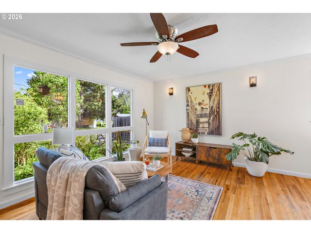 8116 N HARTMAN St, Portland, OR 97203