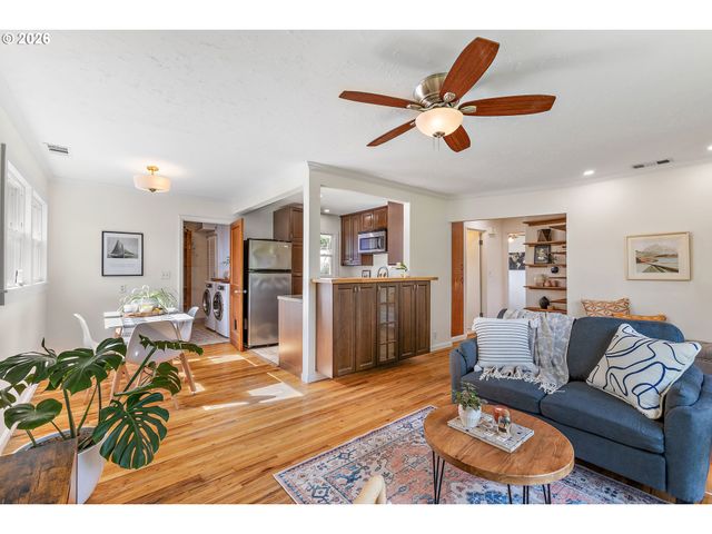 8116 N HARTMAN St, Portland, OR 97203