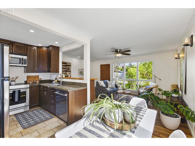 8116 N HARTMAN St, Portland, OR 97203