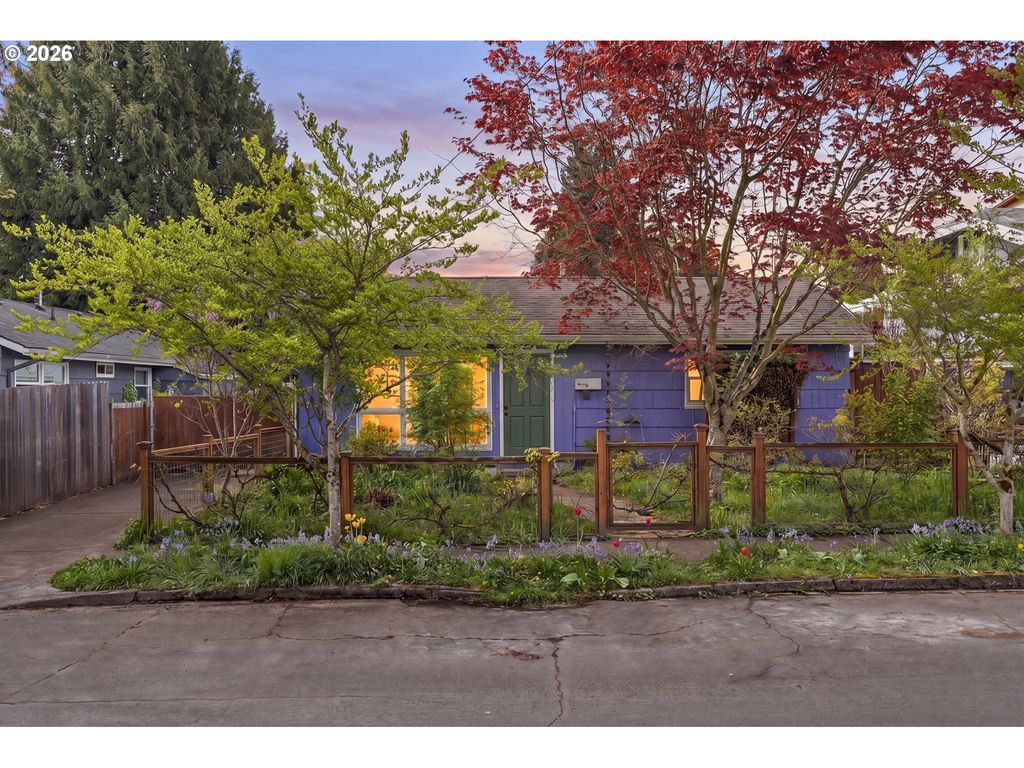 8116 N HARTMAN St, Portland, OR 97203