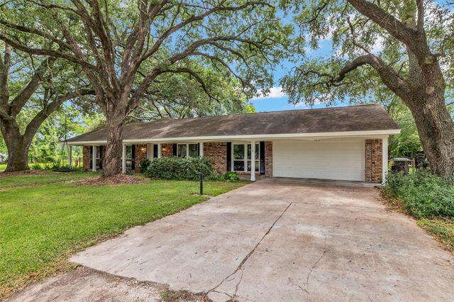 1318 Moller Road, Alvin, TX 77511