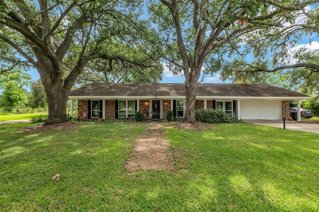 1318 Moller Road, Alvin, TX 77511