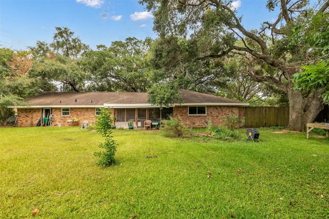 1318 Moller Road, Alvin, TX 77511