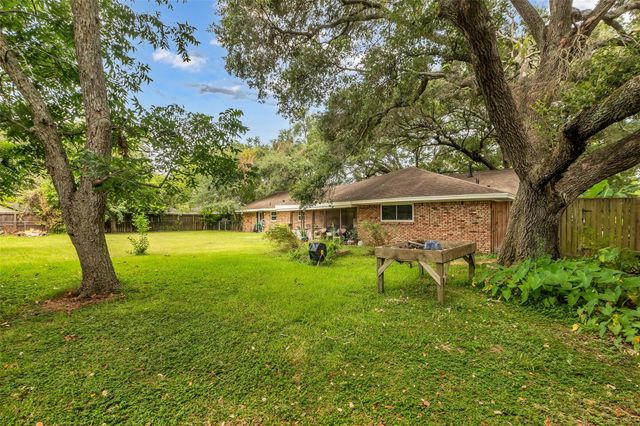 1318 Moller Road, Alvin, TX 77511