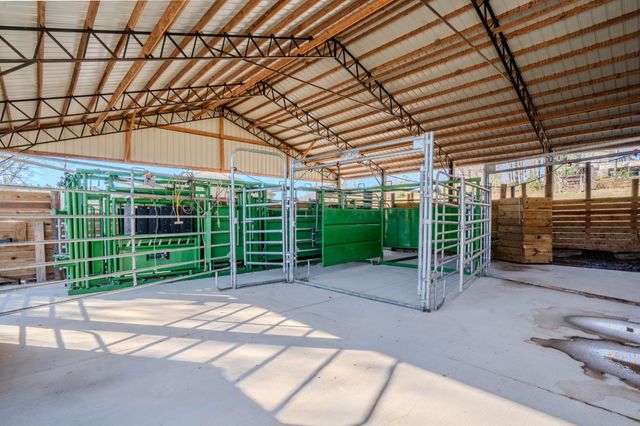 875 Waterloo Rd, Westpoint, TN 38486