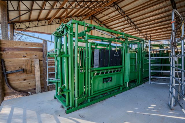 875 Waterloo Rd, Westpoint, TN 38486