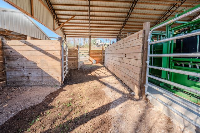 875 Waterloo Rd, Westpoint, TN 38486