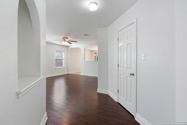 1047 Daffodil Way, San Antonio, TX 78245