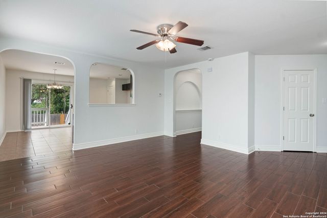 1047 Daffodil Way, San Antonio, TX 78245