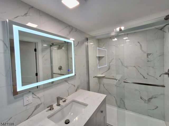 397 Lake Ave, Woodbridge Twp., NJ 07067