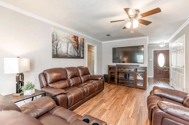 215 N 37th Street, Nederland, TX 77627