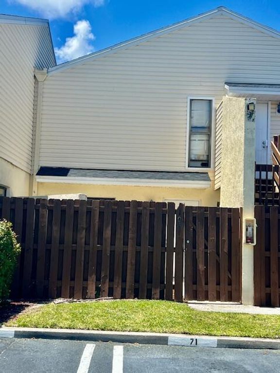 641 Executive Center Drive, West Palm Beach, FL 33401