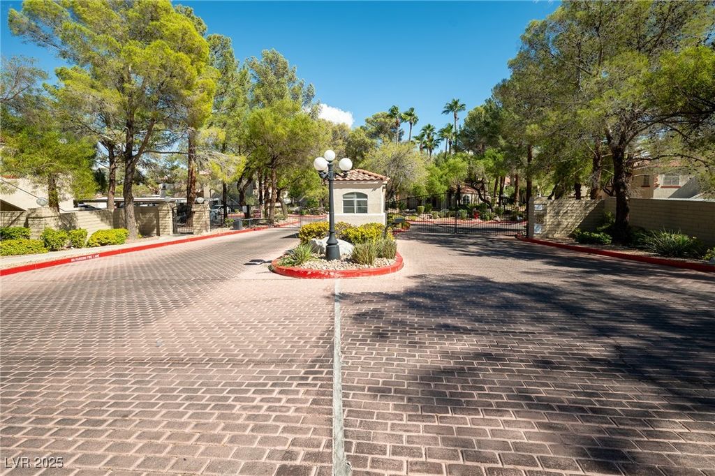 Image 21 of property listing at 8400 White Eagle Avenue 203, Las Vegas, NV 89145