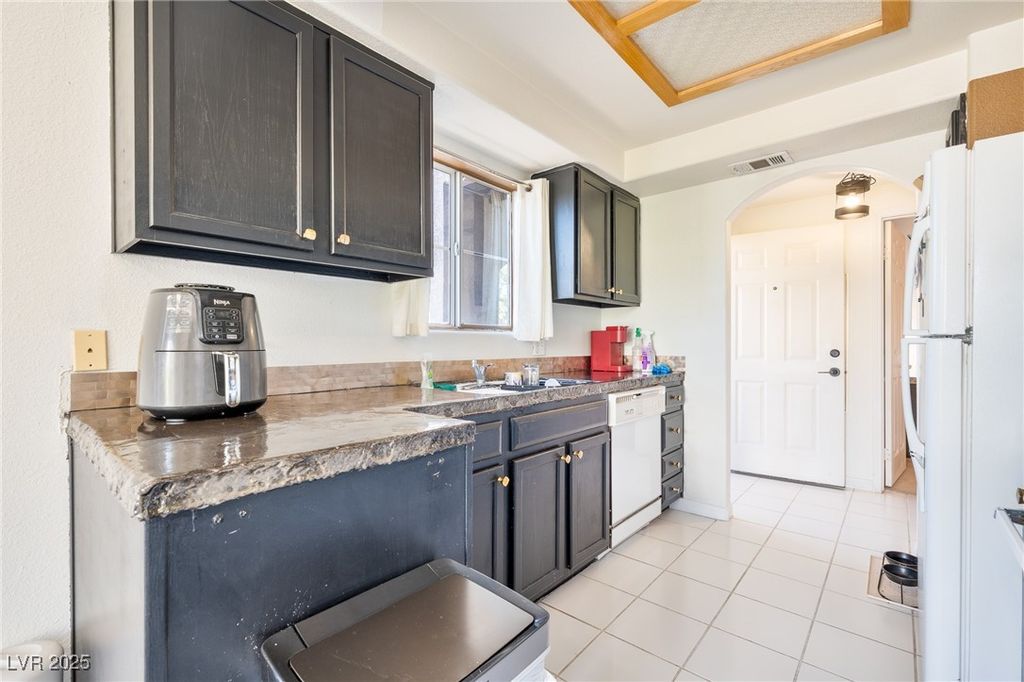 Image 6 of property listing at 8400 White Eagle Avenue 203, Las Vegas, NV 89145