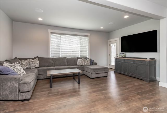 9409 9th Avenue Ct E, Tacoma, WA 98445