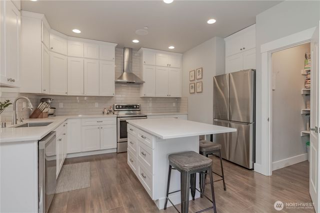 9409 9th Avenue Ct E, Tacoma, WA 98445