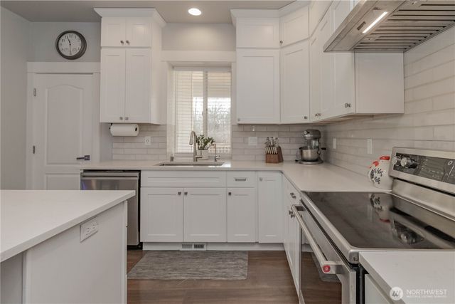 9409 9th Avenue Ct E, Tacoma, WA 98445