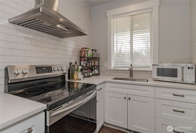 9409 9th Avenue Ct E, Tacoma, WA 98445