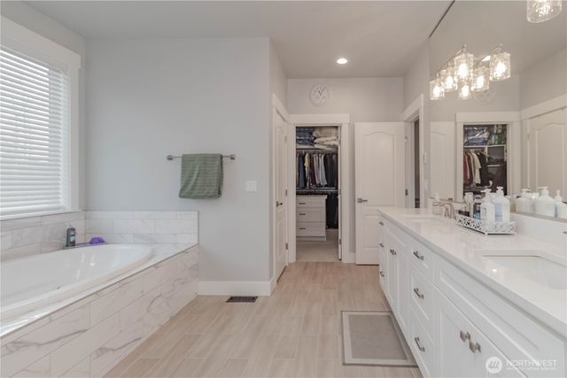 9409 9th Avenue Ct E, Tacoma, WA 98445