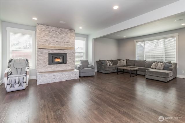 9409 9th Avenue Ct E, Tacoma, WA 98445