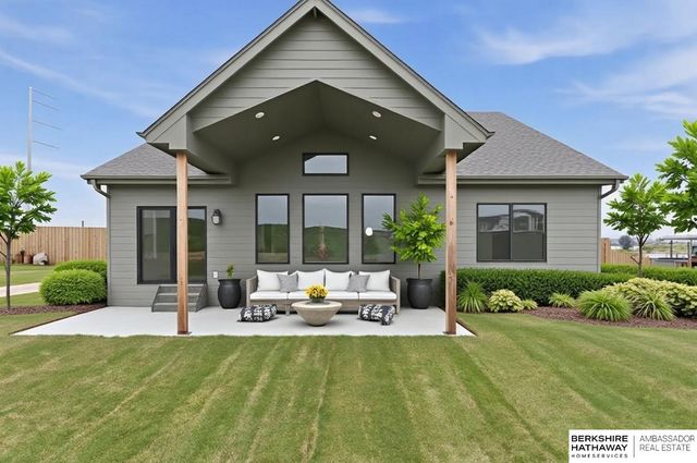 19938 Weir Street, Omaha, NE 68135