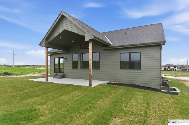 19938 Weir Street, Omaha, NE 68135