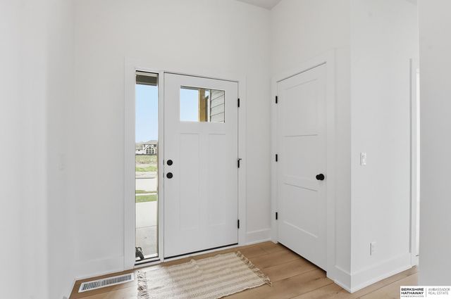 19938 Weir Street, Omaha, NE 68135