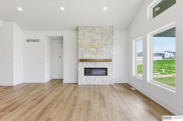 19938 Weir Street, Omaha, NE 68135