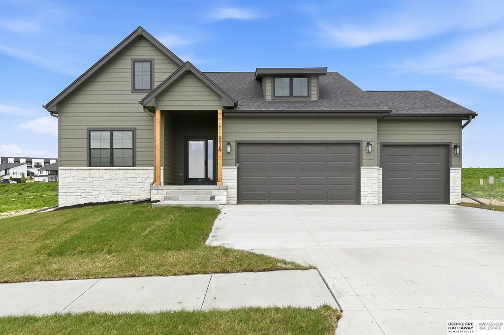 19938 Weir Street, Omaha, NE 68135