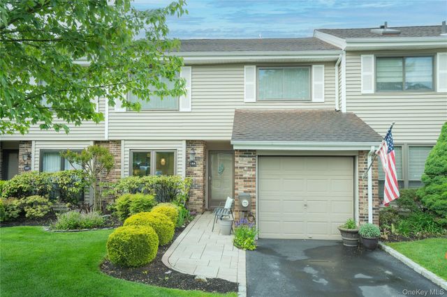 188 Pond View Lane, Smithtown, NY 11787
