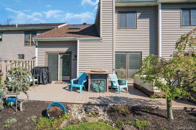 188 Pond View Lane, Smithtown, NY 11787