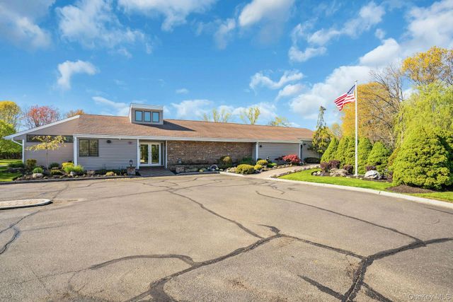 188 Pond View Lane, Smithtown, NY 11787