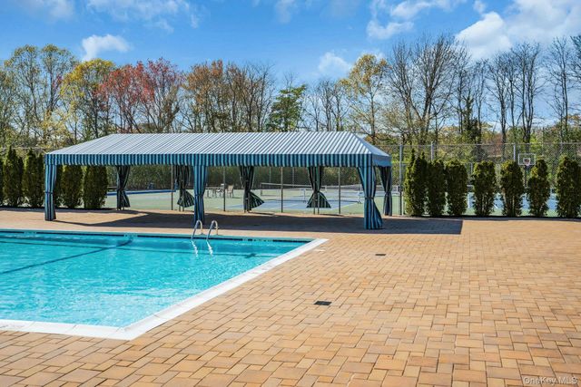 188 Pond View Lane, Smithtown, NY 11787