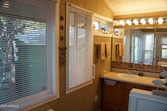 1988 Bradley Lane, Overgaard, AZ 85933