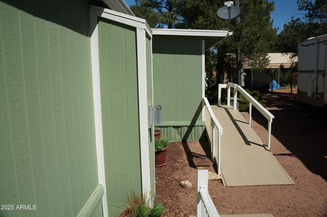 1988 Bradley Lane, Overgaard, AZ 85933