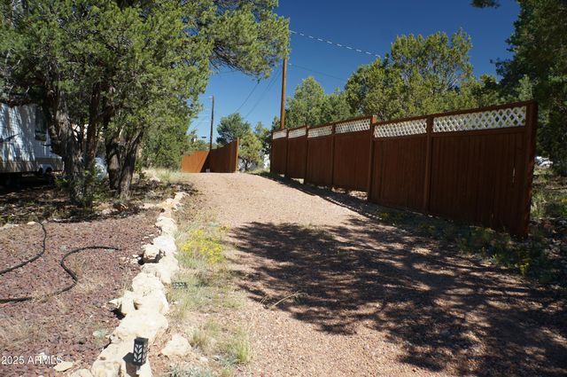 1988 Bradley Lane, Overgaard, AZ 85933