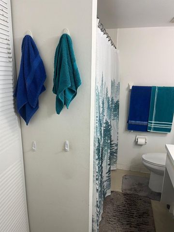 3053 N Oakland Forest Drive 201, Oakland Park, FL 33309