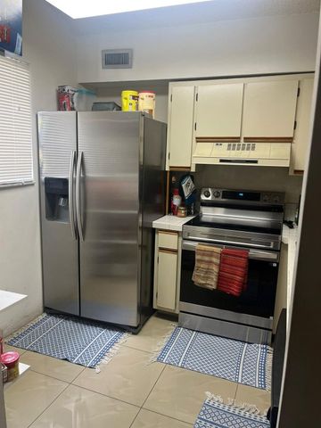 3053 N Oakland Forest Drive 201, Oakland Park, FL 33309