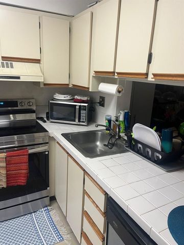 3053 N Oakland Forest Drive 201, Oakland Park, FL 33309