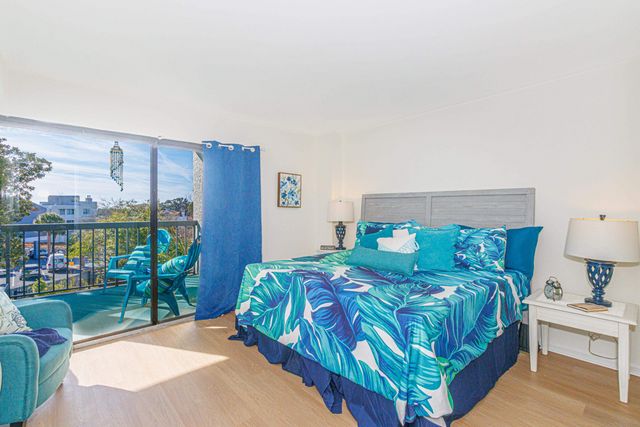 311 69th Ave N Apt 302, Myrtle Beach, SC 29572