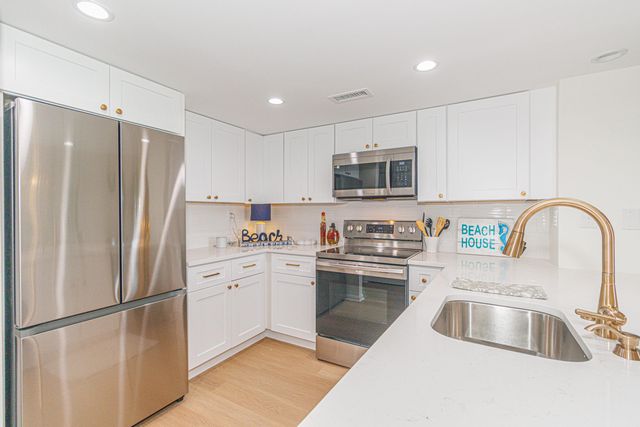 311 69th Ave N Apt 302, Myrtle Beach, SC 29572