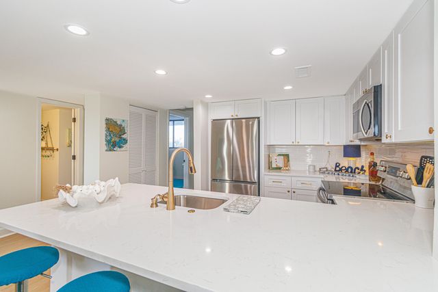 311 69th Ave N Apt 302, Myrtle Beach, SC 29572